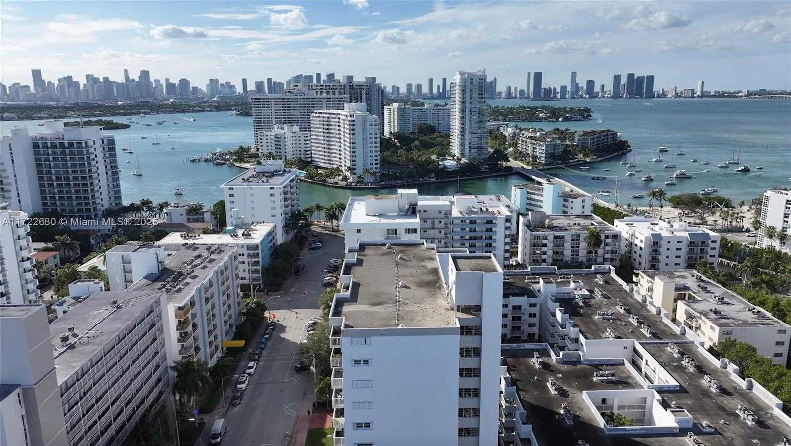 Small Image of 1661 WEST AVE, Miami Beach Number 11