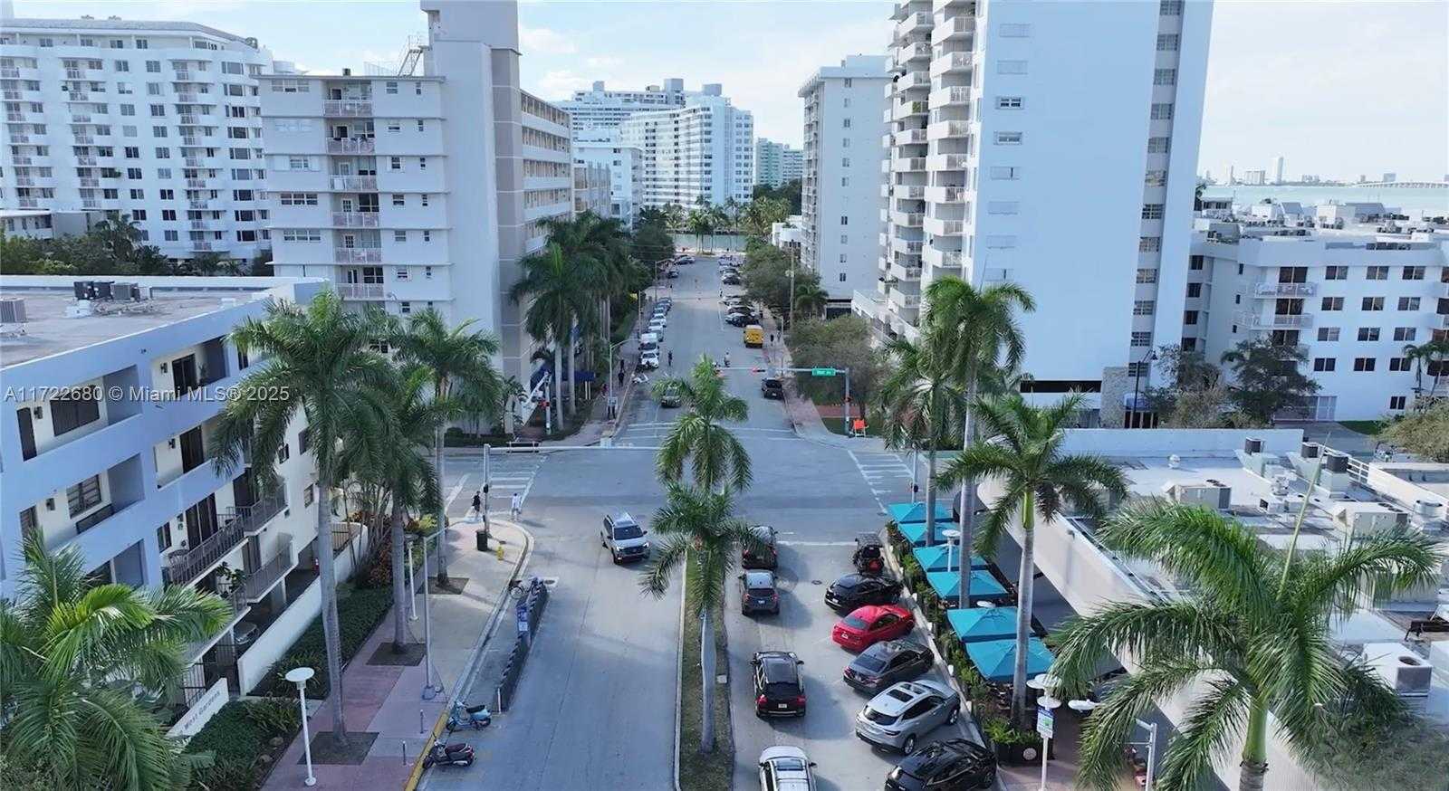 Small Image of 1661 WEST AVE, Miami Beach Number 12