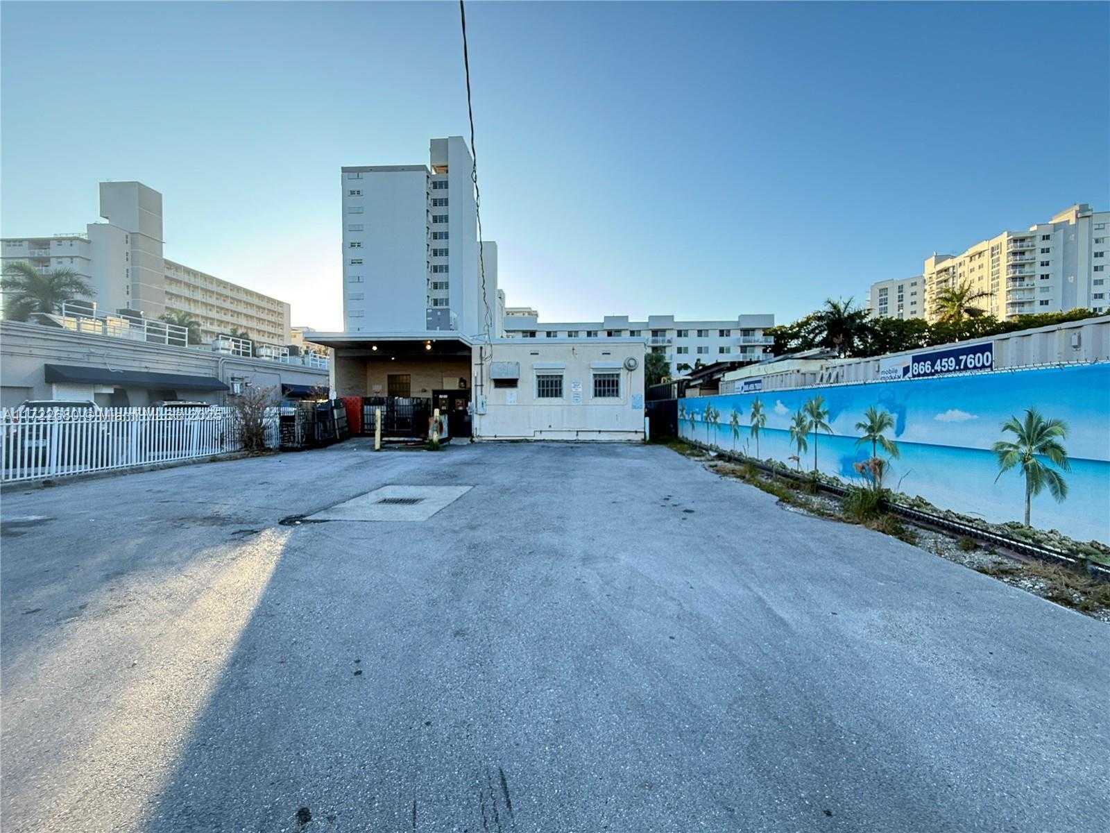 Small Image of 1661 WEST AVE, Miami Beach Number 14