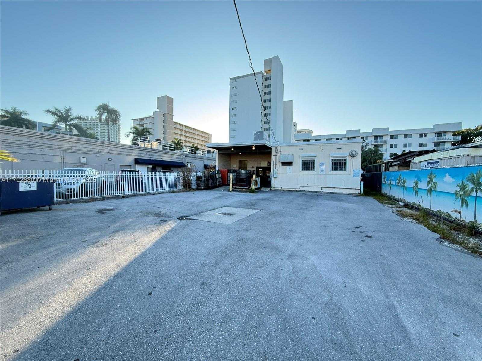 Small Image of 1661 WEST AVE, Miami Beach Number 15