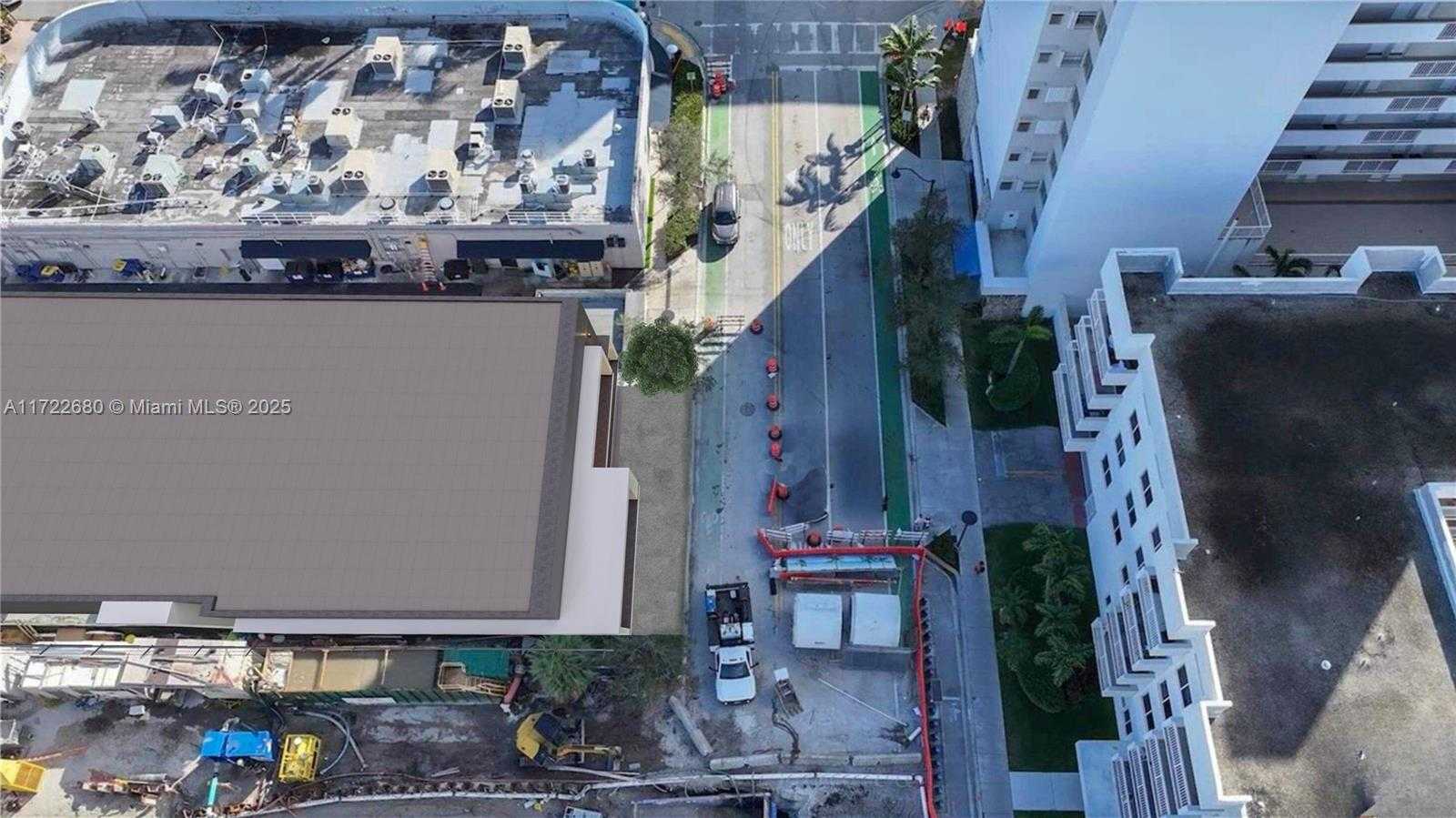 Small Image of 1661 WEST AVE, Miami Beach Number 3
