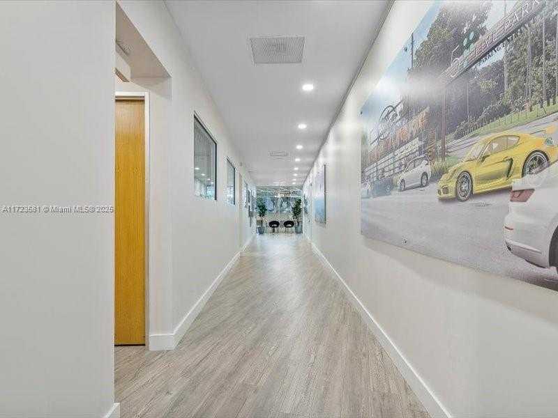 Small Image of 2404 HOLLYWOOD BLVD, Hollywood Number 15