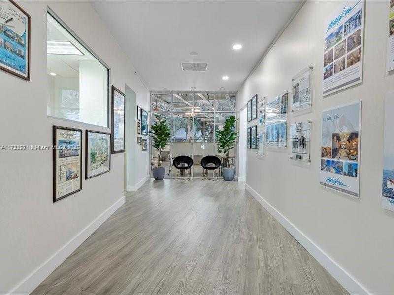 Small Image of 2404 HOLLYWOOD BLVD, Hollywood Number 17