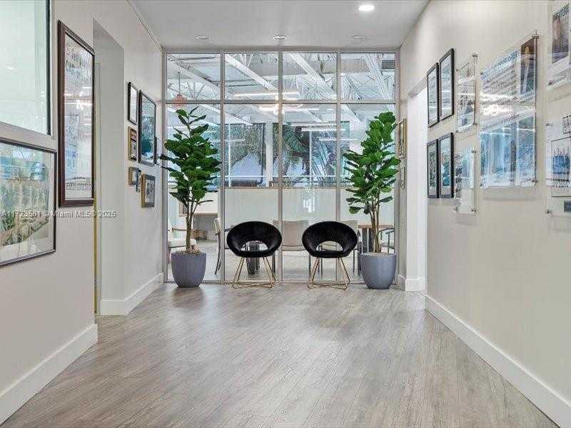 Small Image of 2404 HOLLYWOOD BLVD, Hollywood Number 18