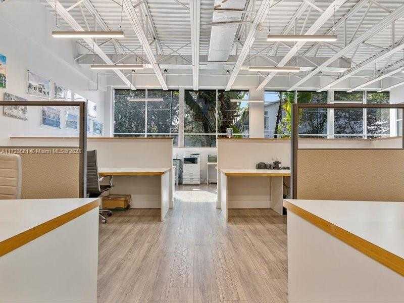 Small Image of 2404 HOLLYWOOD BLVD, Hollywood Number 31