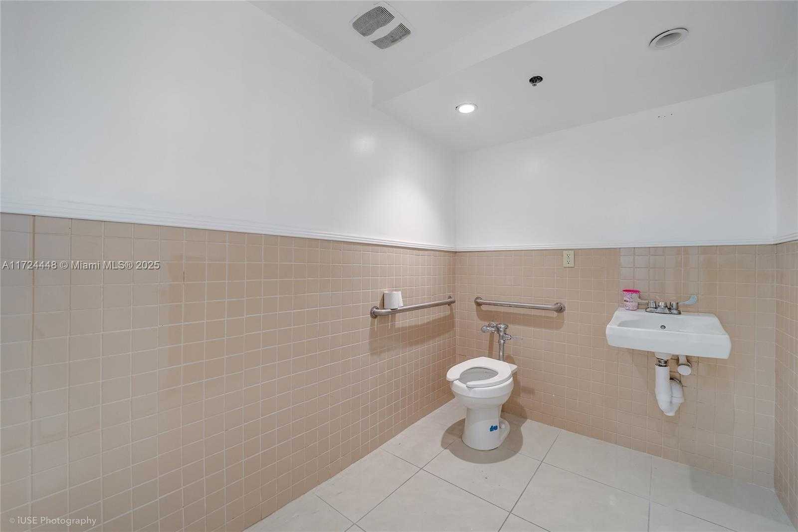 Small Image of 150 SOUTH EAST 2ND AVE #103, Miami Number 16