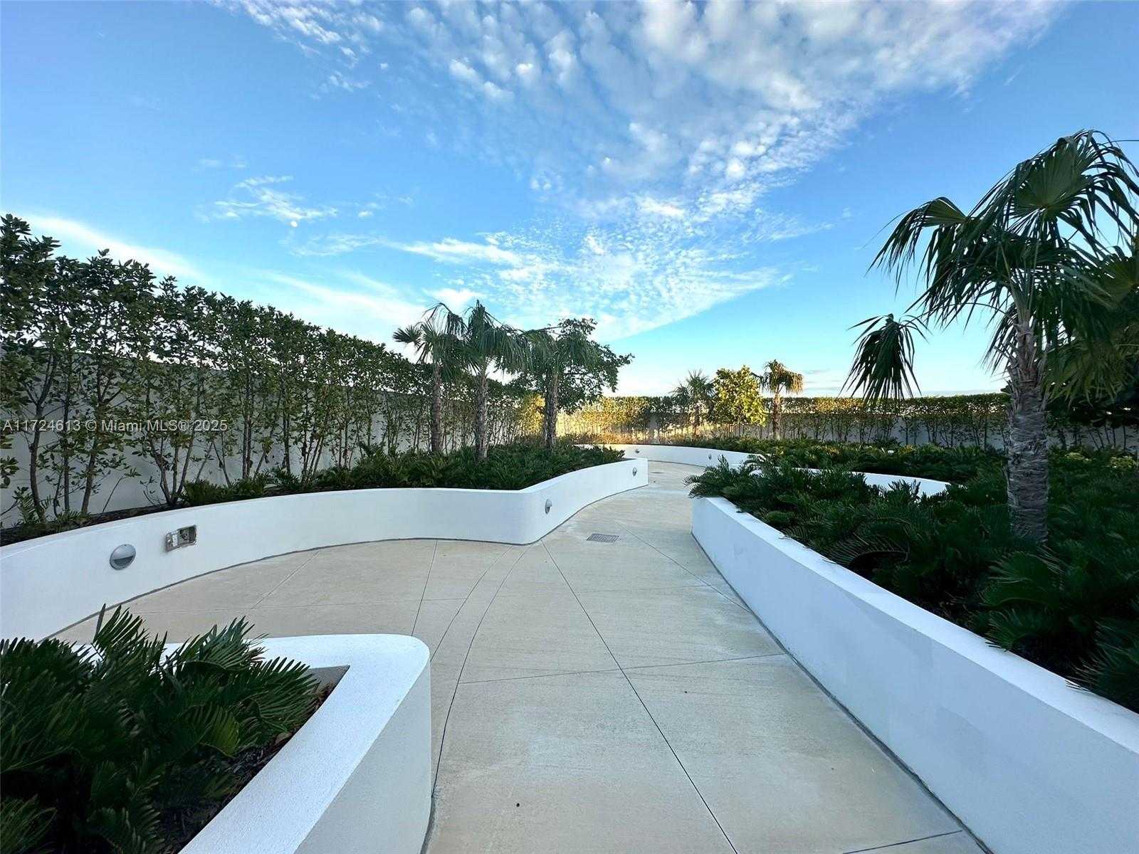 Small Image of 21290 BISCAYNE BLVD #302-303, Aventura Number 19