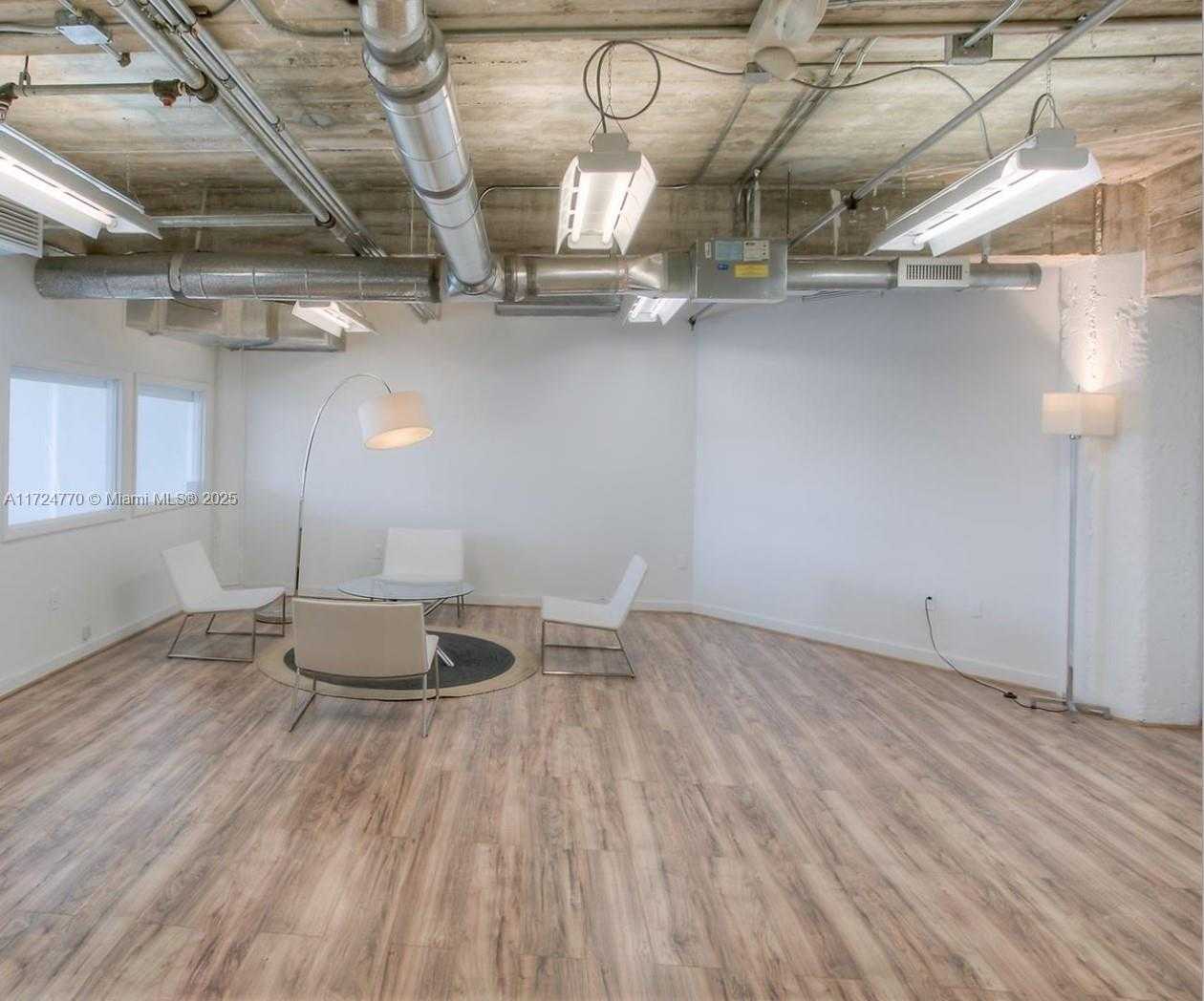 Small Image of 605 Lincoln Rd, Miami Beach, FL 33139, USA Number 4