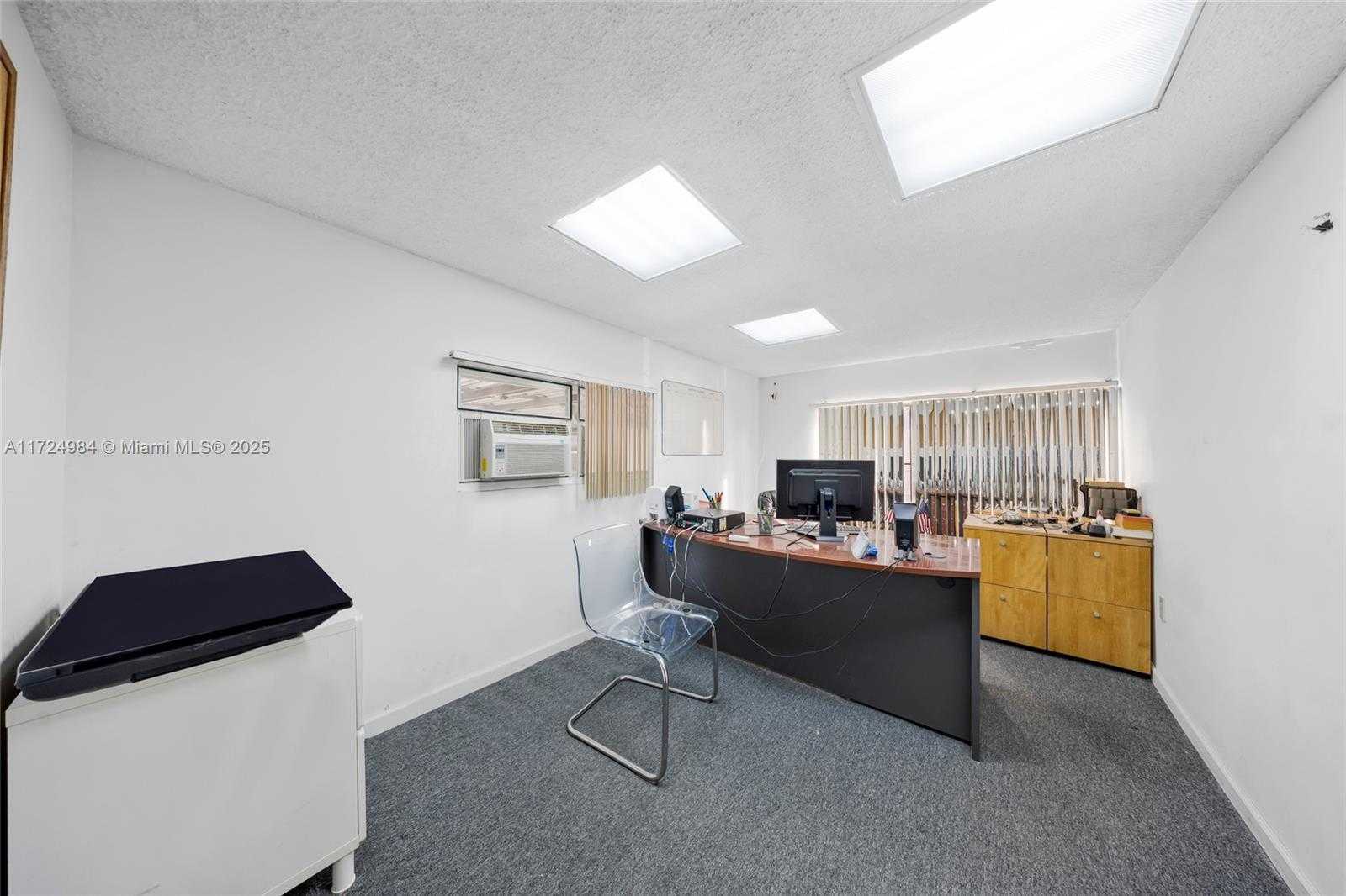 Small Image of 1711 WEST 38TH PL, Hialeah Number 6