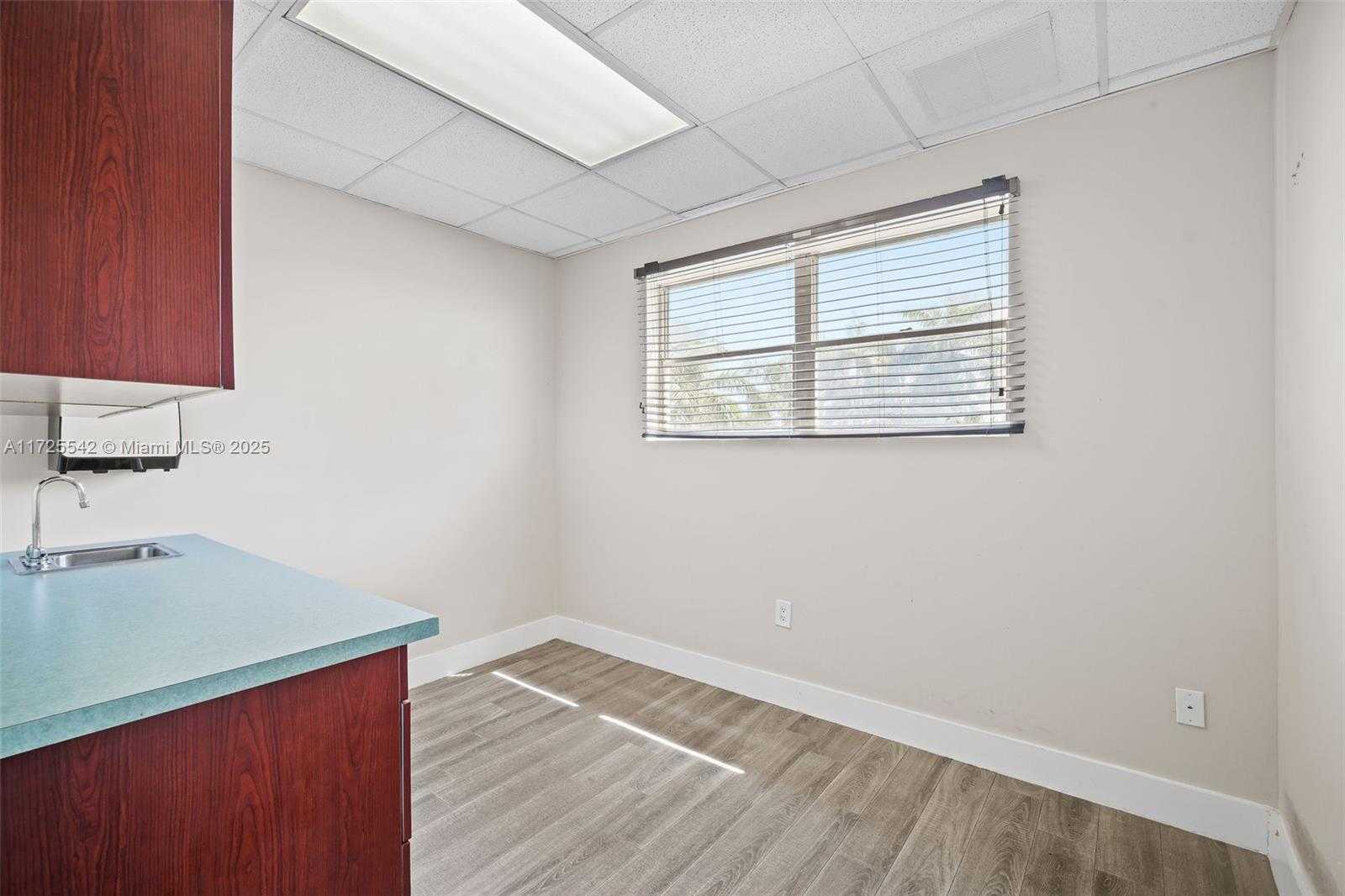Small Image of 960 WEST 41ST ST, Miami Beach Number 10