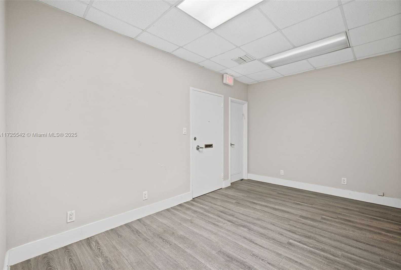 Small Image of 960 WEST 41ST ST, Miami Beach Number 15