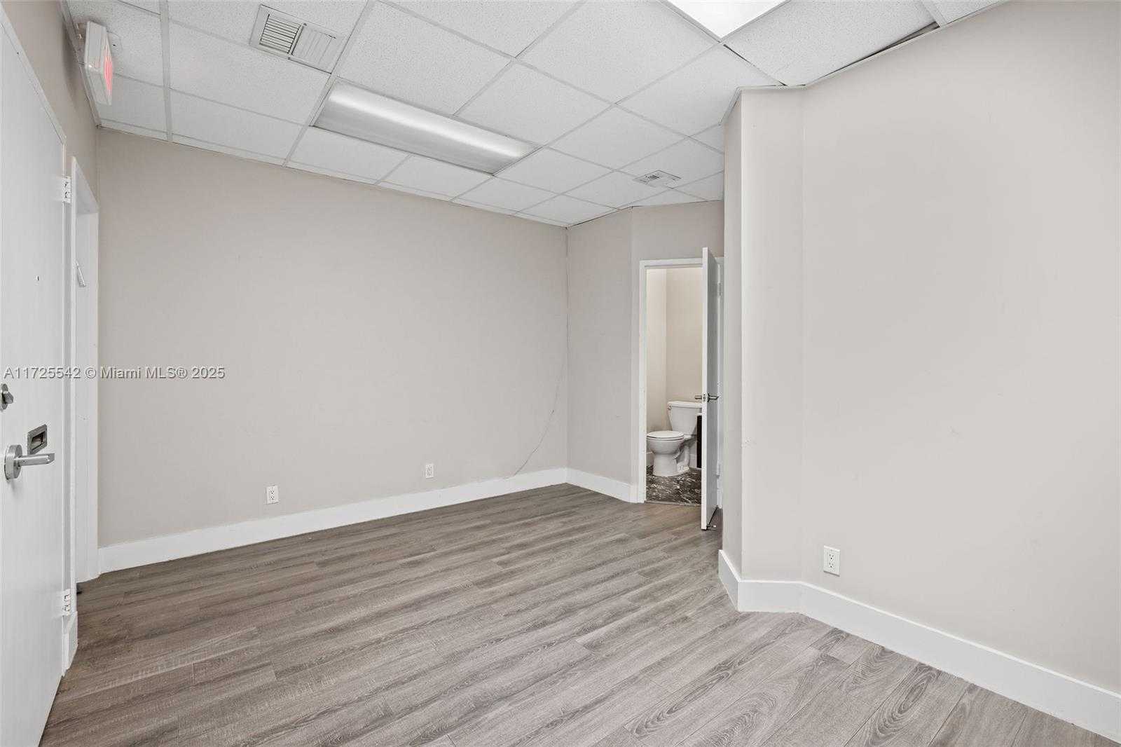 Small Image of 960 WEST 41ST ST, Miami Beach Number 16
