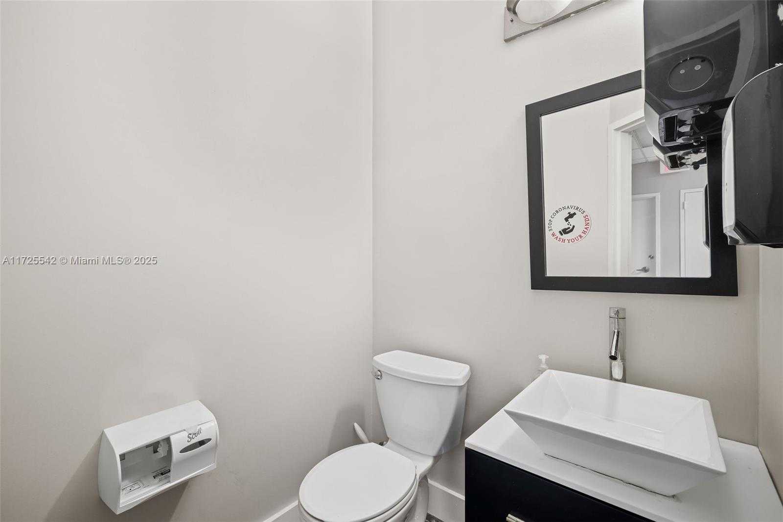 Small Image of 960 WEST 41ST ST, Miami Beach Number 17