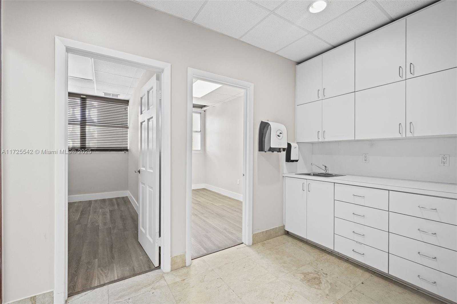 Small Image of 960 WEST 41ST ST, Miami Beach Number 18