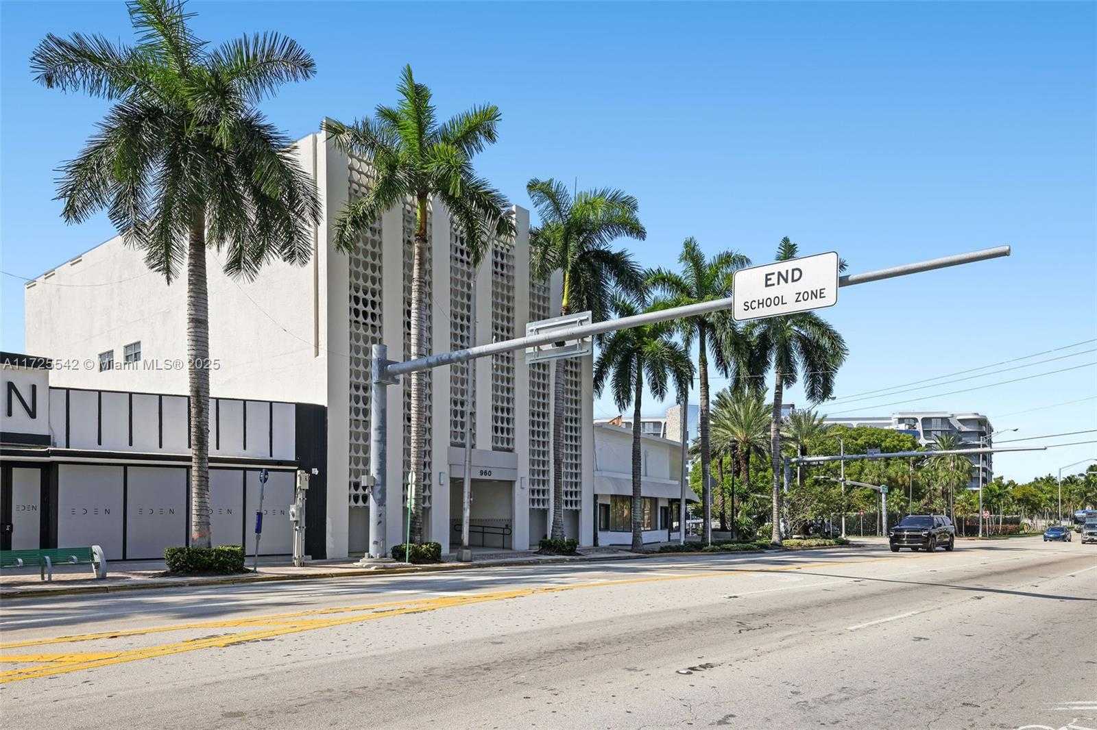 Small Image of 960 WEST 41ST ST, Miami Beach Number 2