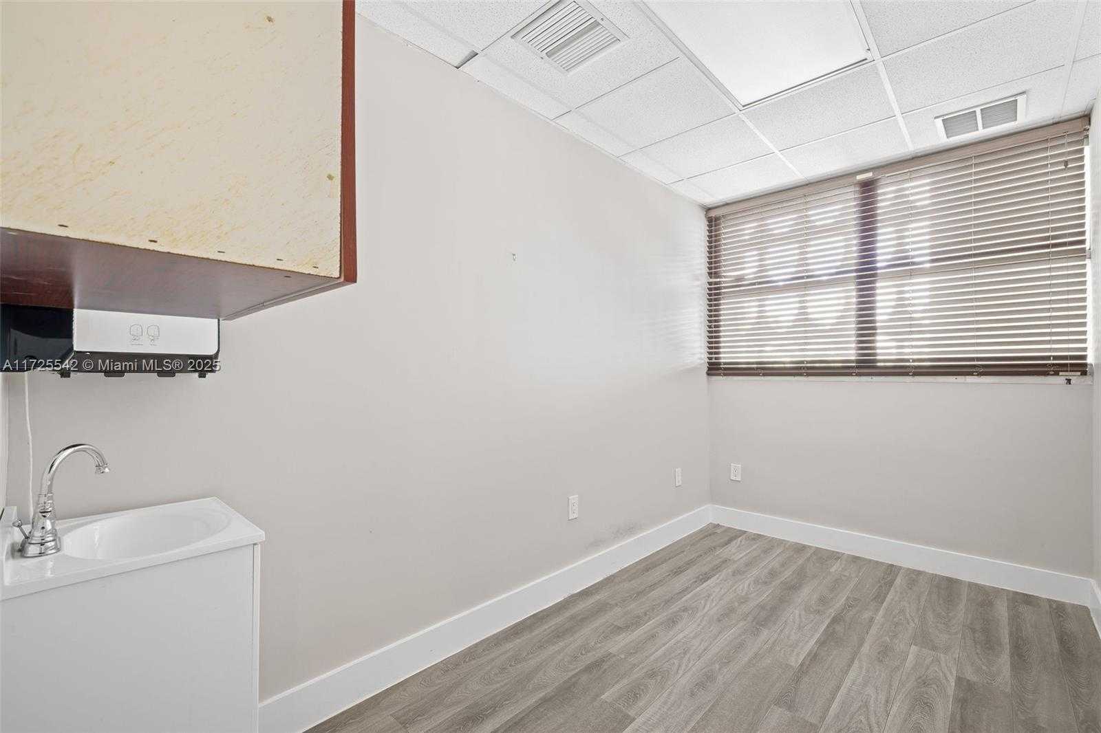 Small Image of 960 WEST 41ST ST, Miami Beach Number 20