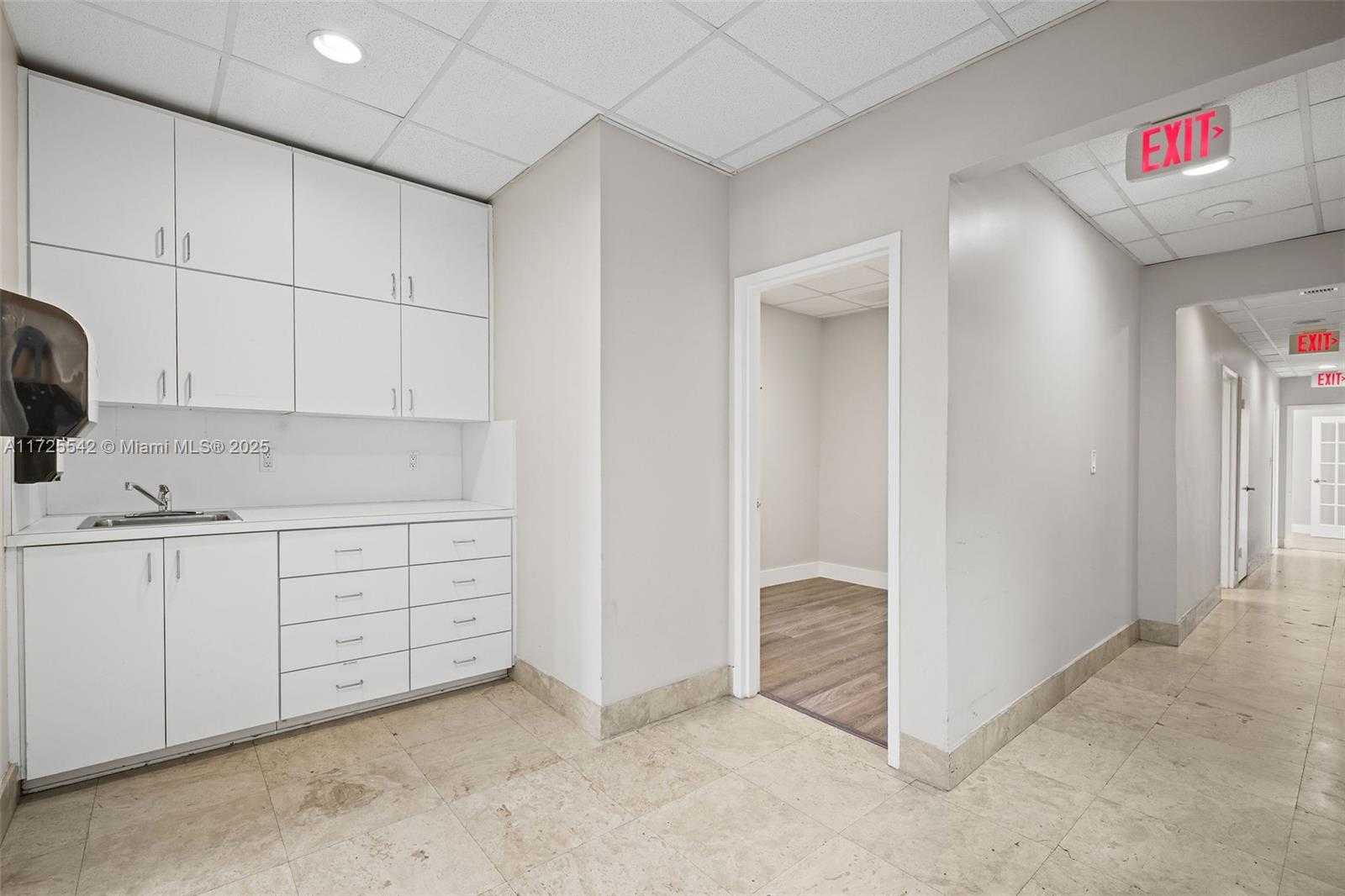 Small Image of 960 WEST 41ST ST, Miami Beach Number 22