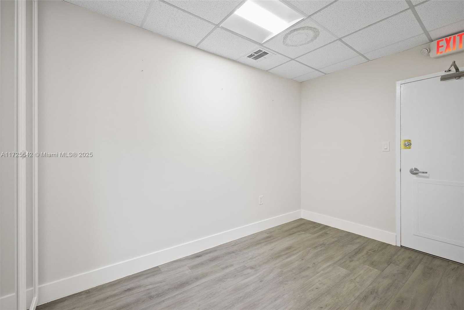 Small Image of 960 WEST 41ST ST, Miami Beach Number 26