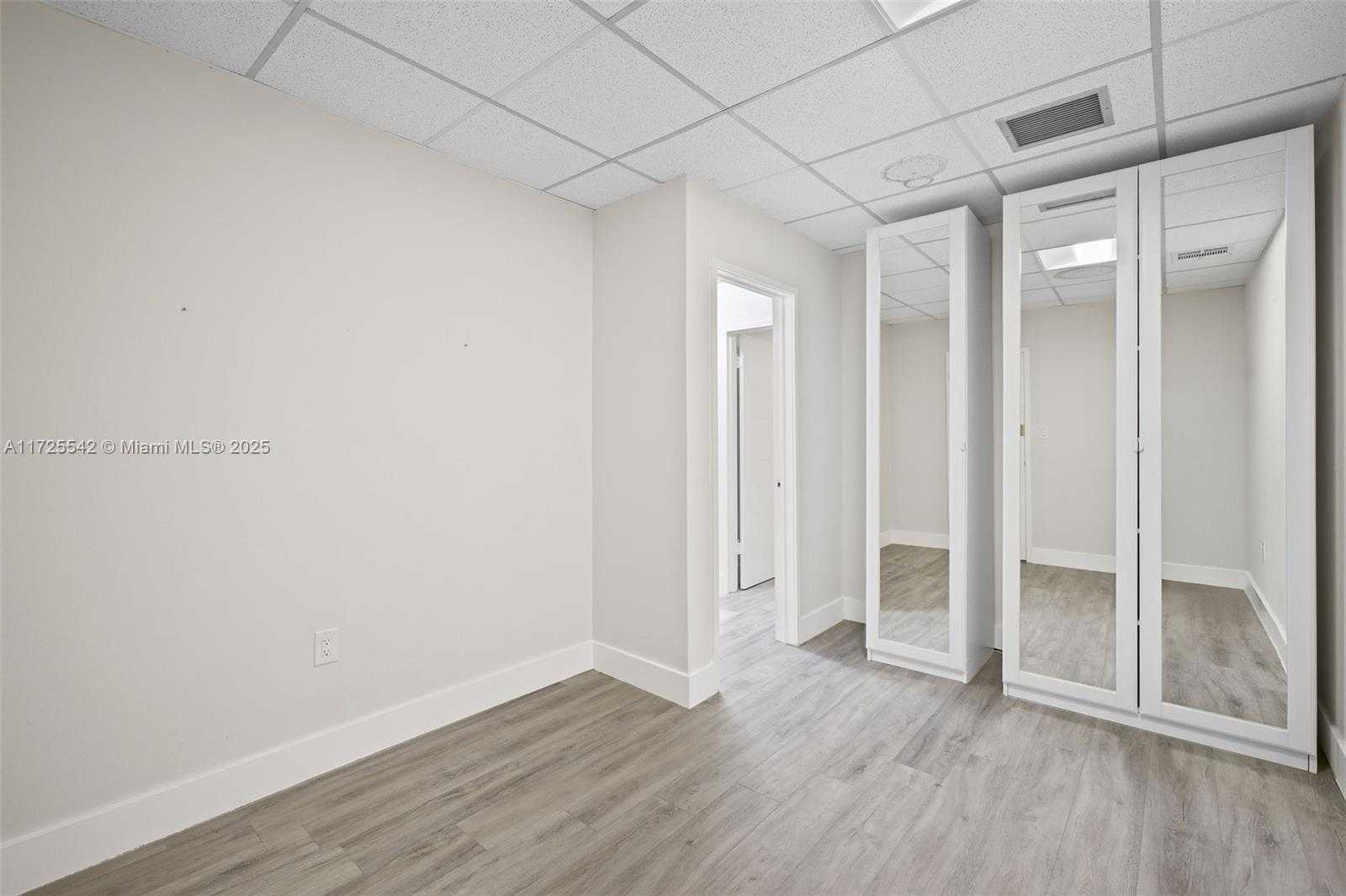 Small Image of 960 WEST 41ST ST, Miami Beach Number 27