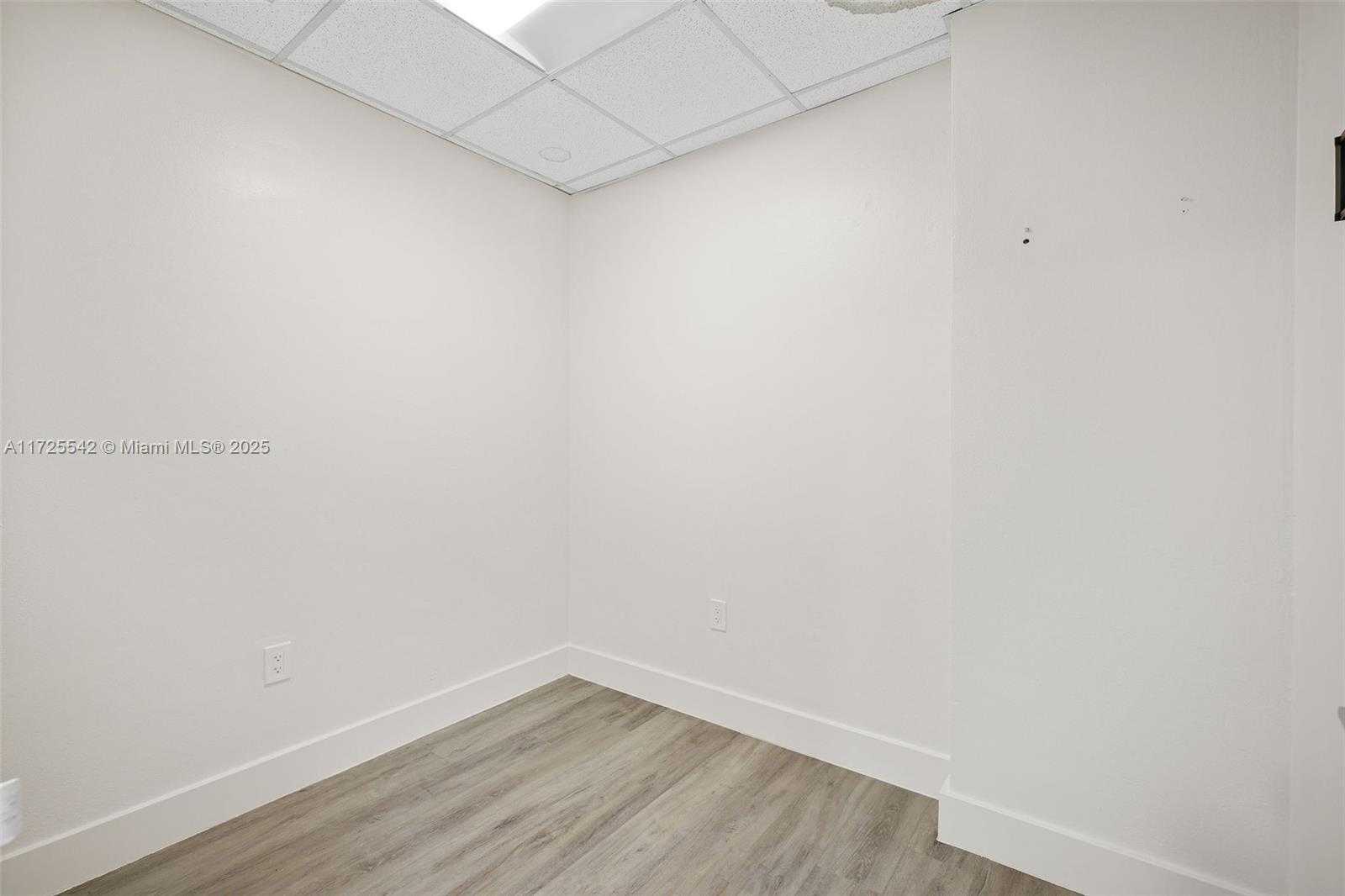 Small Image of 960 WEST 41ST ST, Miami Beach Number 29