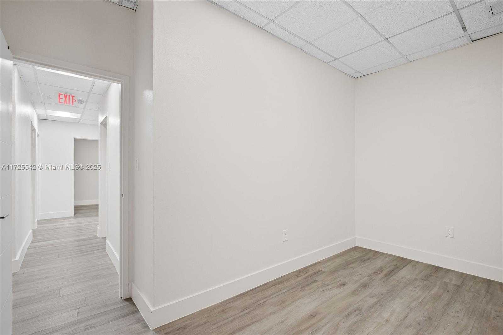 Small Image of 960 WEST 41ST ST, Miami Beach Number 31