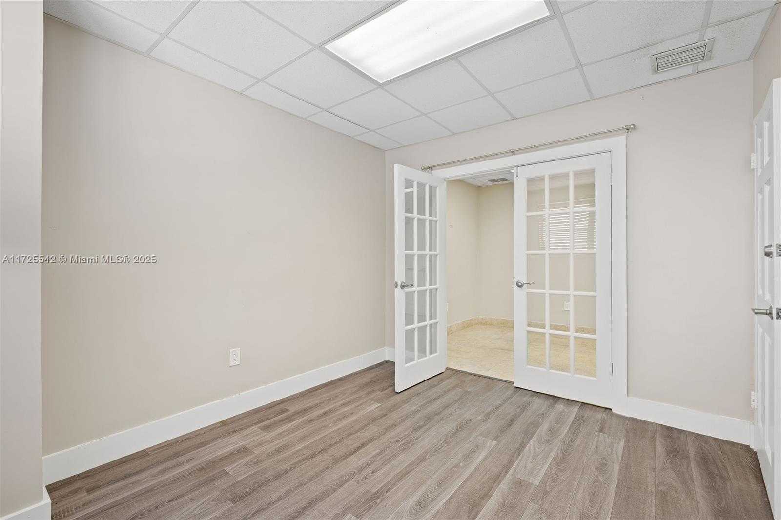 Small Image of 960 WEST 41ST ST, Miami Beach Number 9