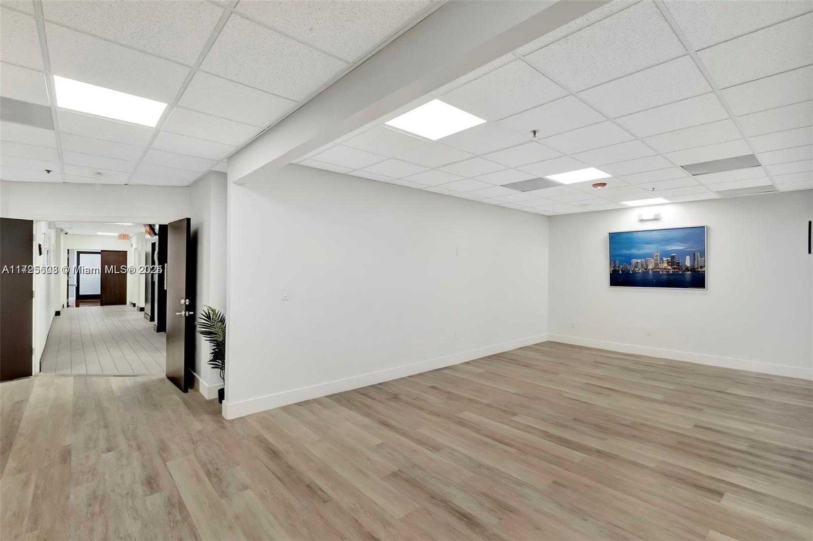 Small Image of 12550 BISCAYNE BLVD #800-35, North Miami Number 9