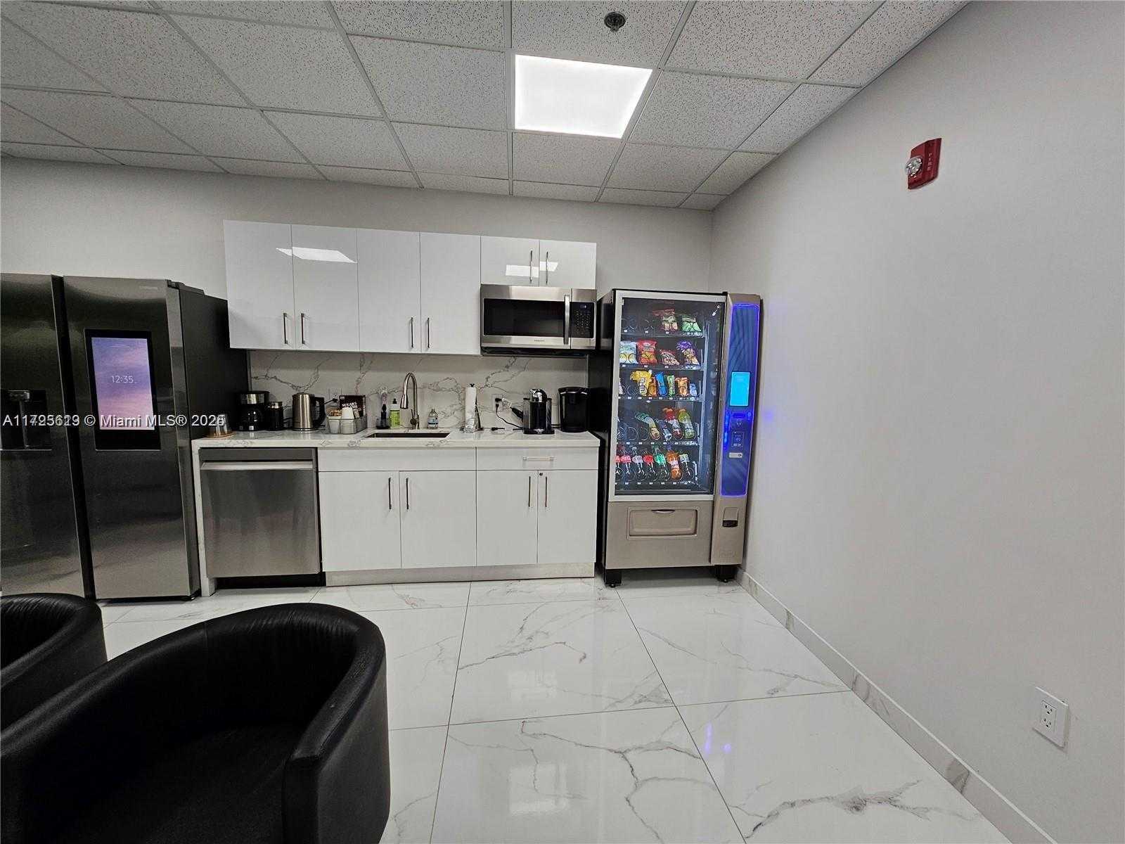 Small Image of 12550 BISCAYNE BLVD #800-4, North Miami Number 11