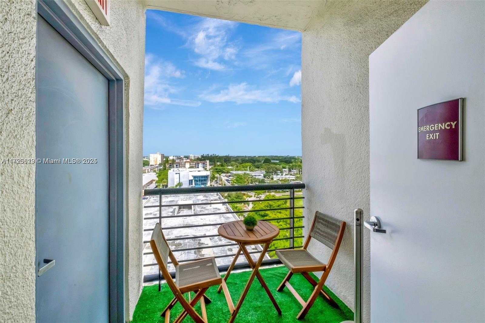 Small Image of 12550 BISCAYNE BLVD #800-4, North Miami Number 4