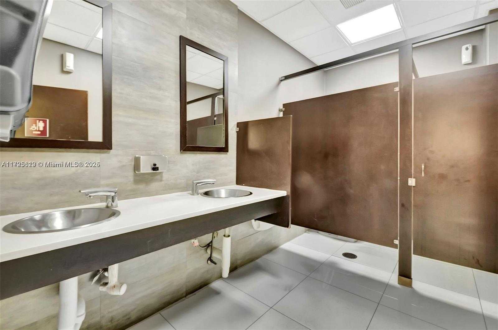 Small Image of 12550 BISCAYNE BLVD #800-4, North Miami Number 9