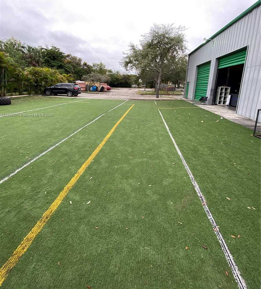 Small Image of 6950 STIRLING RD, Davie Number 11