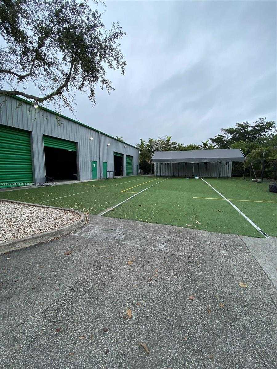 Small Image of 6950 STIRLING RD, Davie Number 13