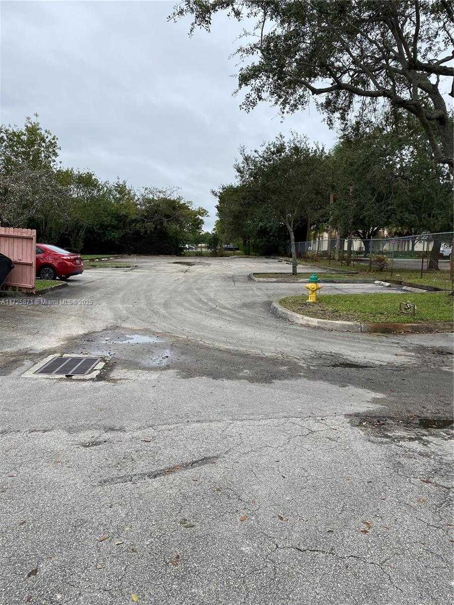 Small Image of 6950 STIRLING RD, Davie Number 14
