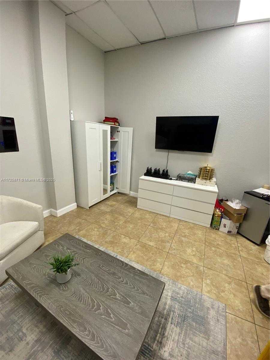 Small Image of 6950 STIRLING RD, Davie Number 27
