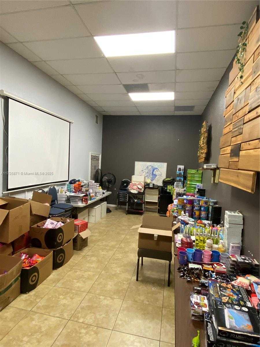 Small Image of 6950 STIRLING RD, Davie Number 33