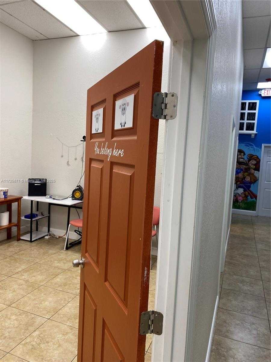 Small Image of 6950 STIRLING RD, Davie Number 36