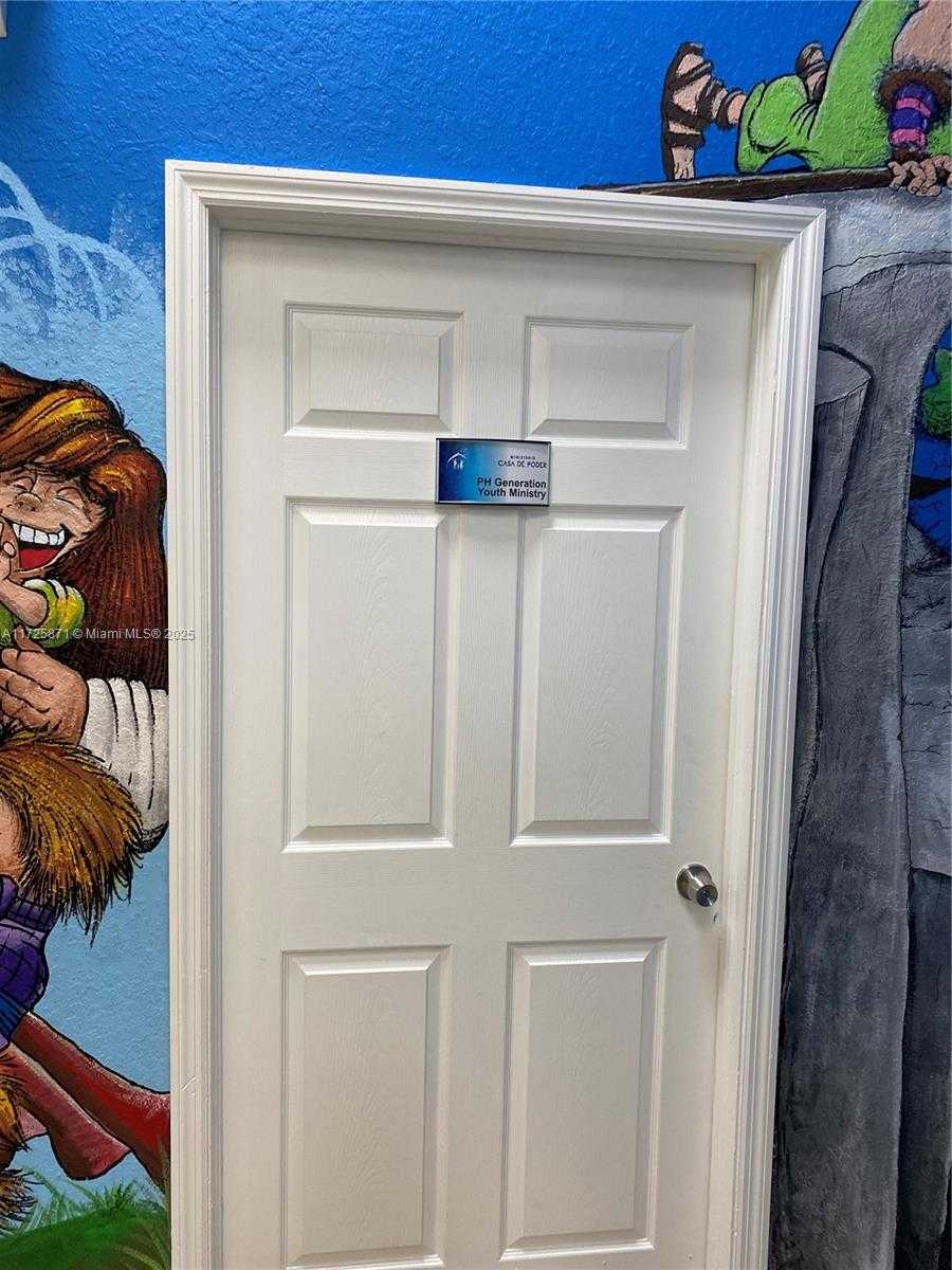 Small Image of 6950 STIRLING RD, Davie Number 38