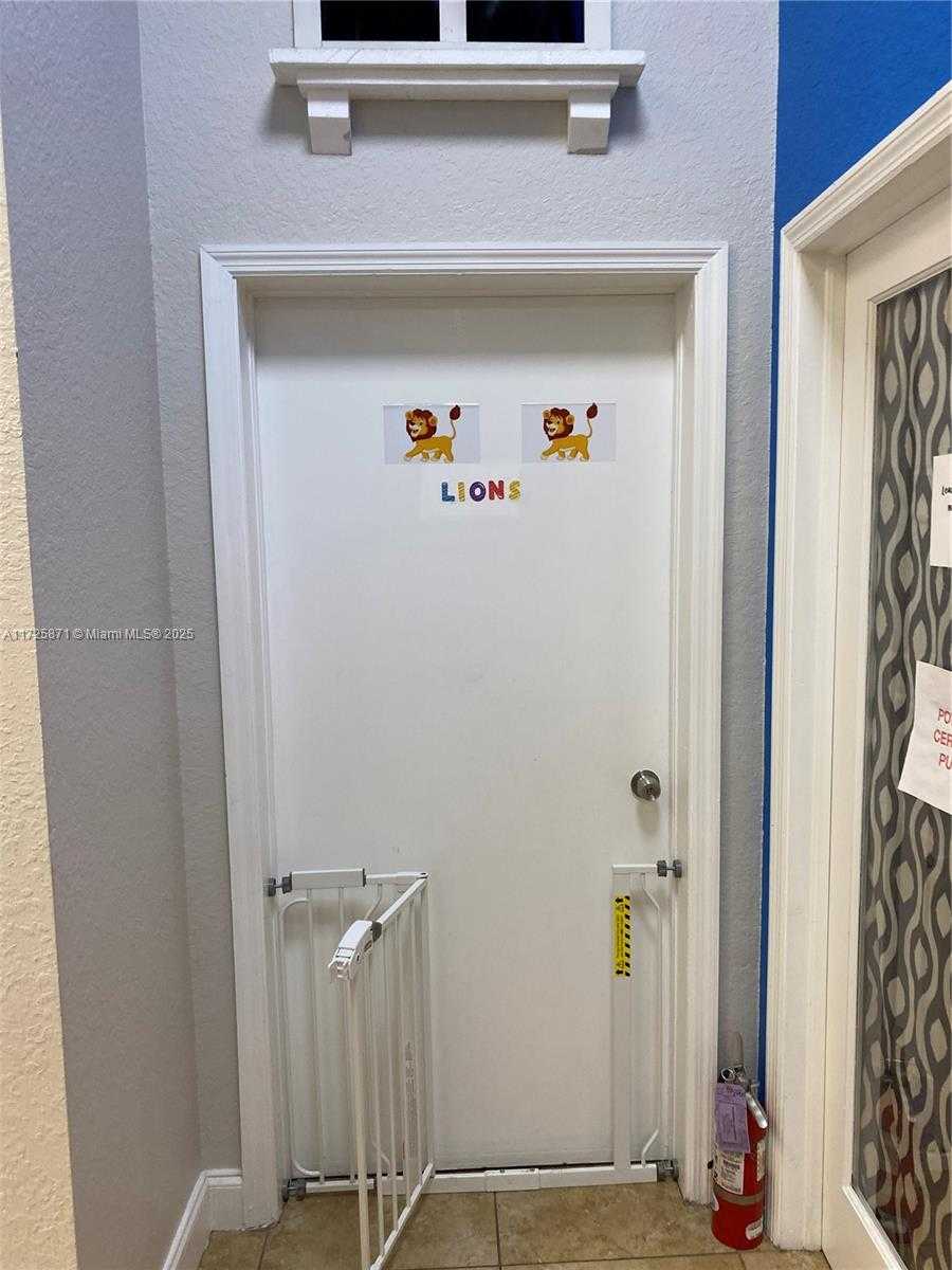 Small Image of 6950 STIRLING RD, Davie Number 40