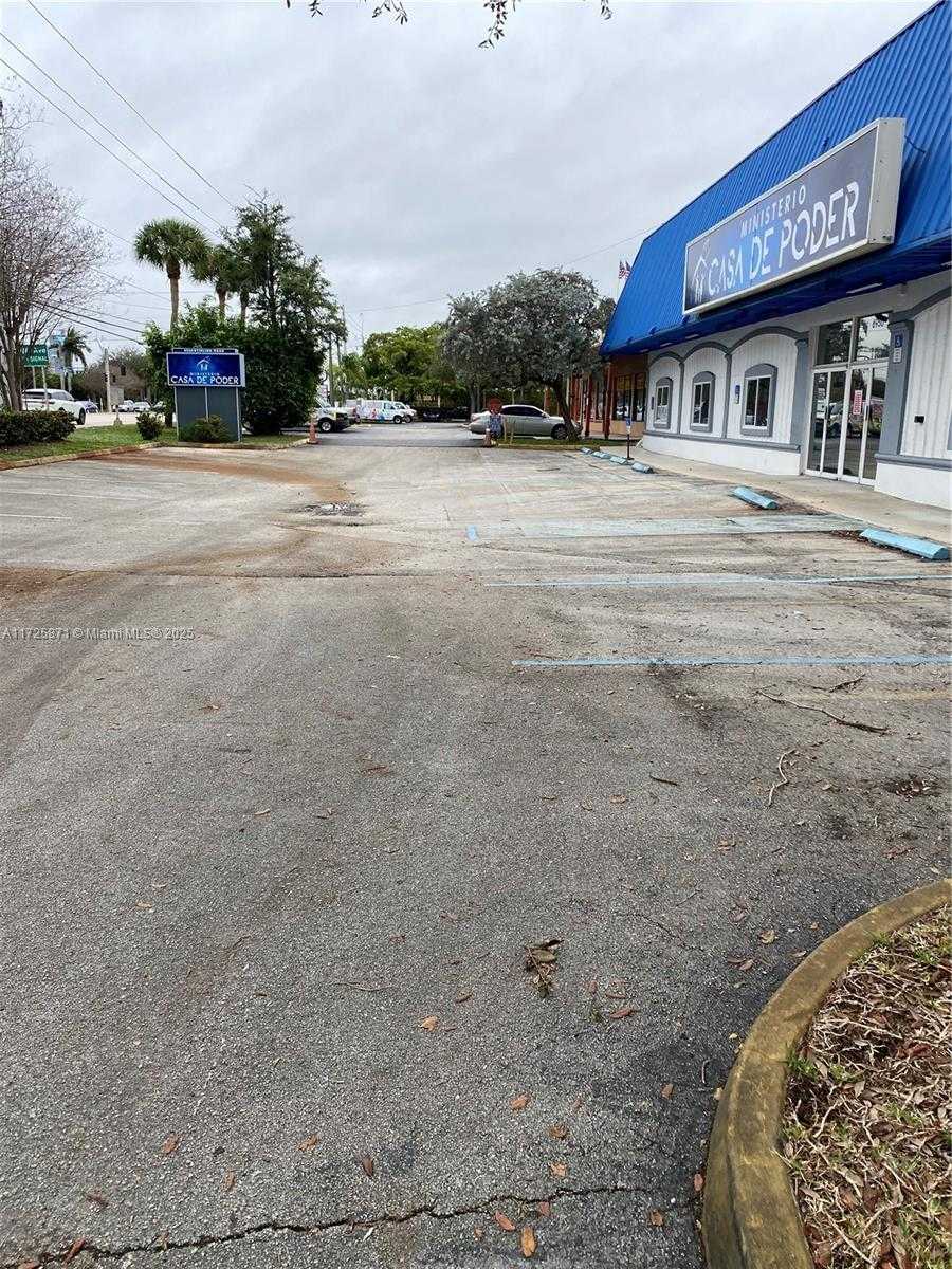 Small Image of 6950 STIRLING RD, Davie Number 8