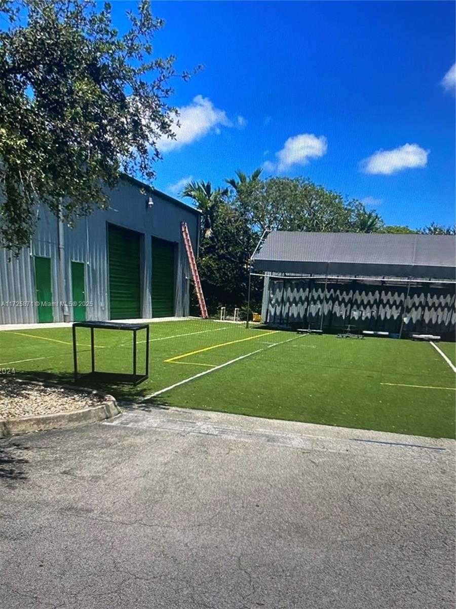 Small Image of 6950 STIRLING RD, Davie Number 9