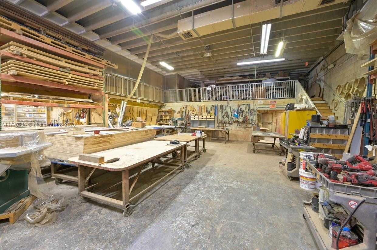 Small Image of 2655 NORTH EAST 188TH ST, Miami Number 11