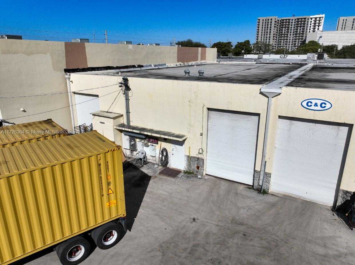Small Image of 2655 NORTH EAST 188TH ST, Miami Number 13