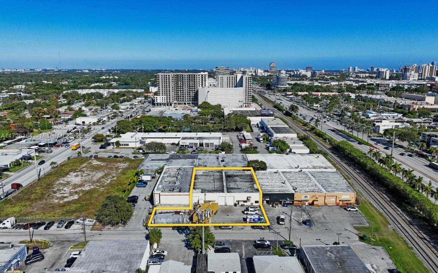 Small Image of 2655 NORTH EAST 188TH ST, Miami Number 2