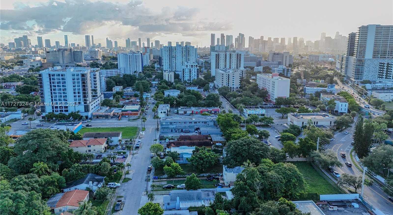 Small Image of 1450 NORTH WEST 17TH AVE, Miami Number 3
