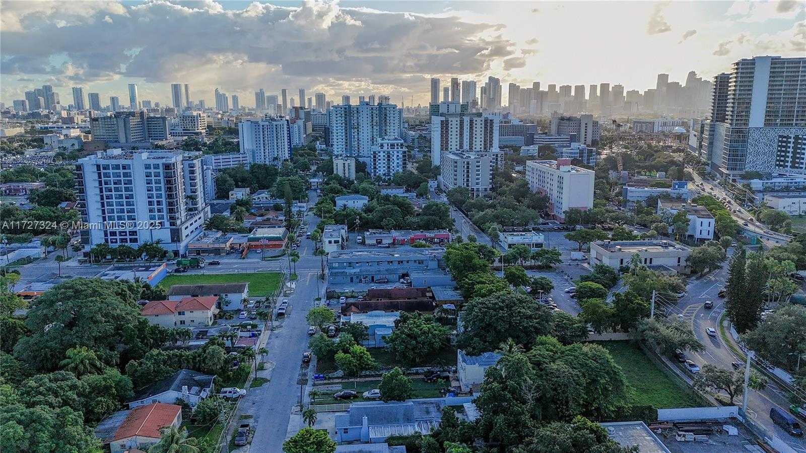 Small Image of 1450 NORTH WEST 17TH AVE, Miami Number 7