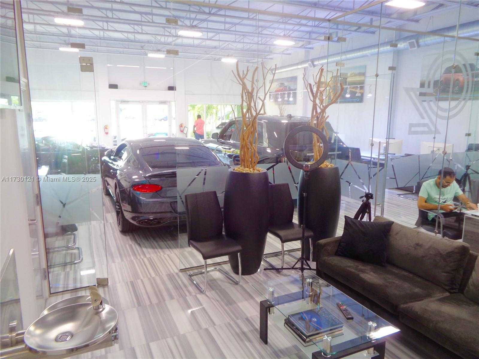 Small Image of 3749 NORTH FEDERAL HWY, Pompano Beach Number 5