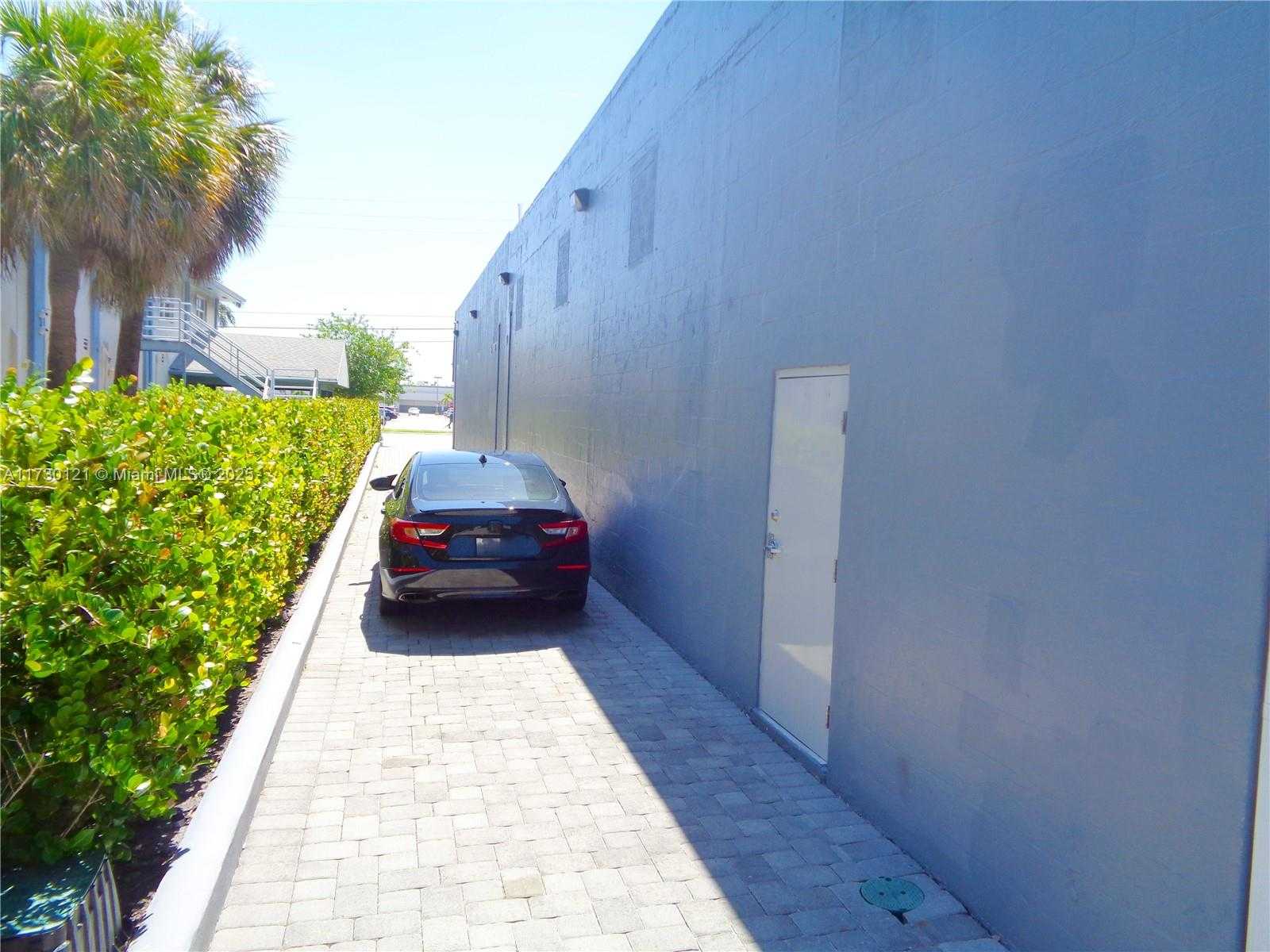 Small Image of 3749 NORTH FEDERAL HWY, Pompano Beach Number 7