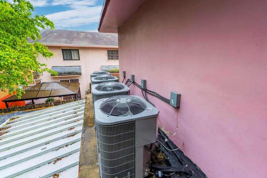 Small Image of 519 NORTH WEST 10TH AVE, Miami Number 13