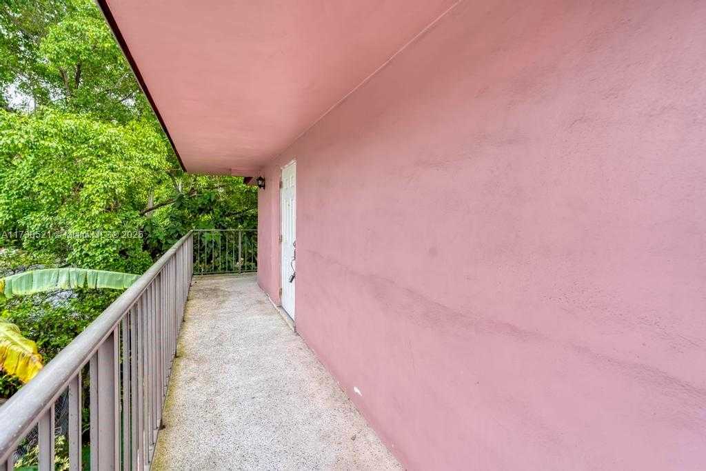 Small Image of 519 NORTH WEST 10TH AVE, Miami Number 3
