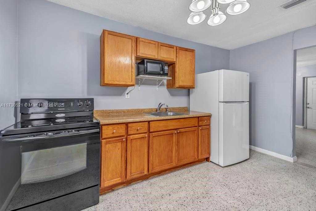 Small Image of 519 NORTH WEST 10TH AVE, Miami Number 6